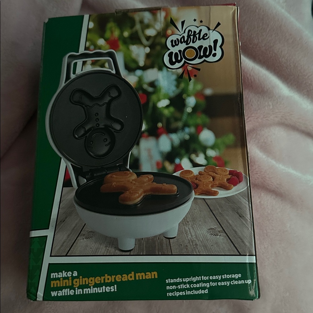 NWT Gingerbread Man Mini Waffle Maker